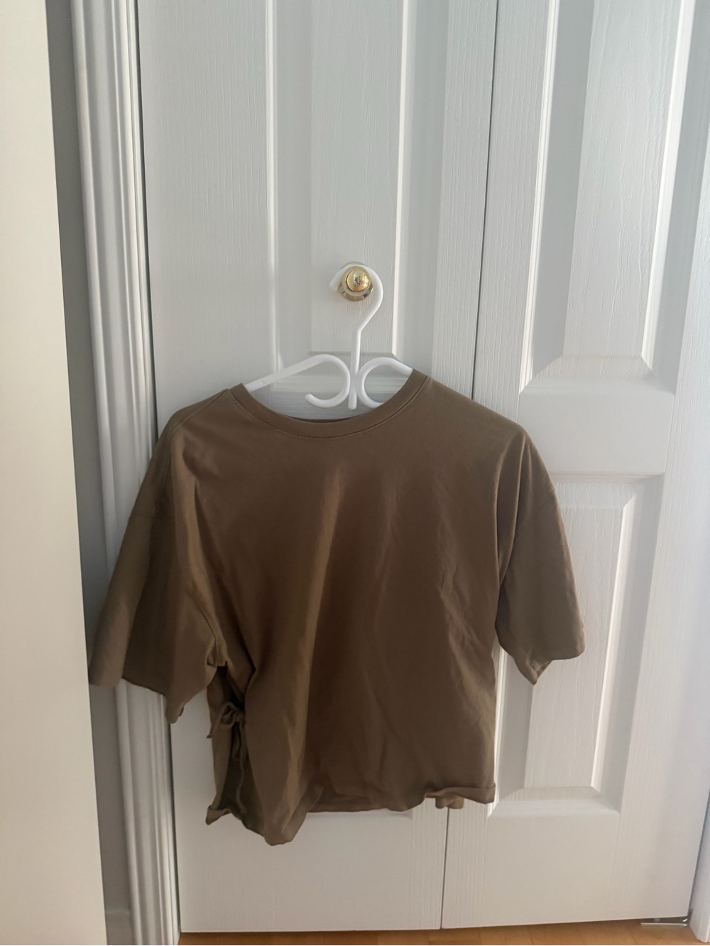 Women’s Short-Sleeve Crewneck Tee in Brown